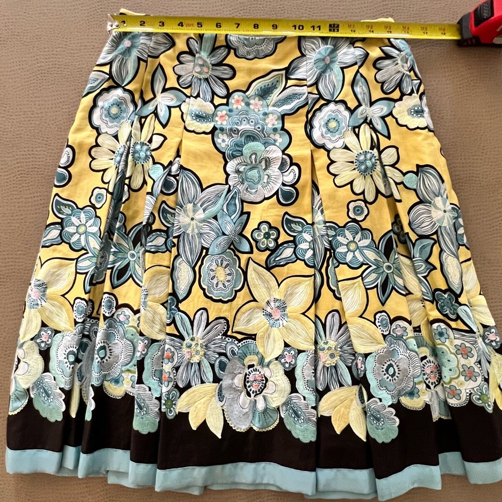 Carlisle embroiled skirt, size 6 - Picture 4 of 7